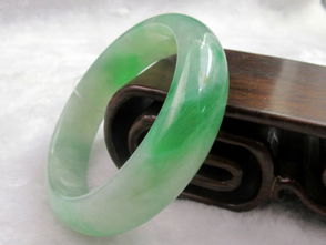 廠(chǎng)價(jià)買(mǎi)翡翠和田玉，熱線(xiàn)打爆？揭秘免費(fèi)領(lǐng)背后的真相